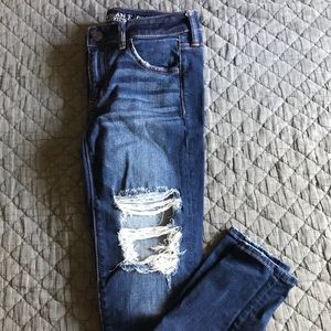 super stretch, ripped skinny jeans